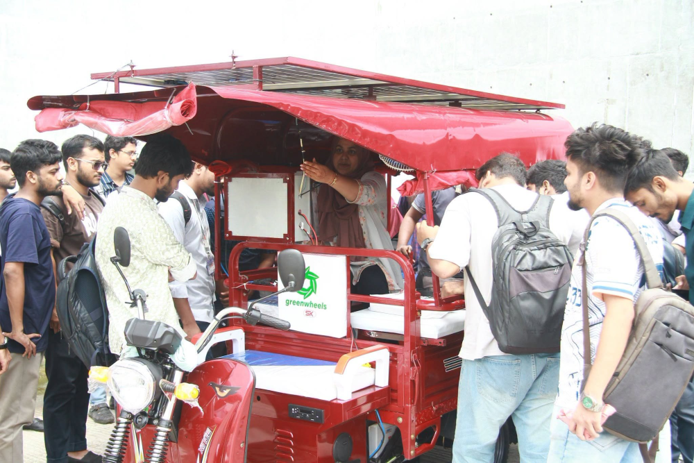 বরেন্দ্র বিশ্ববিদ্যালয়ে ‘সোলার-পাওয়ার্ড ডিসি ন্যানোগ্রিড’ বিষয়ক সেমিনার অনুষ্ঠিত