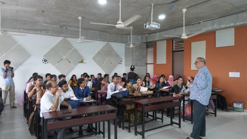 বরেন্দ্র বিশ্ববিদ্যালয়ে ‘পলিটিকাল ইকোনমি অব  মাস মিডিয়া`শীর্ষক সেমিনার অনুষ্ঠিত