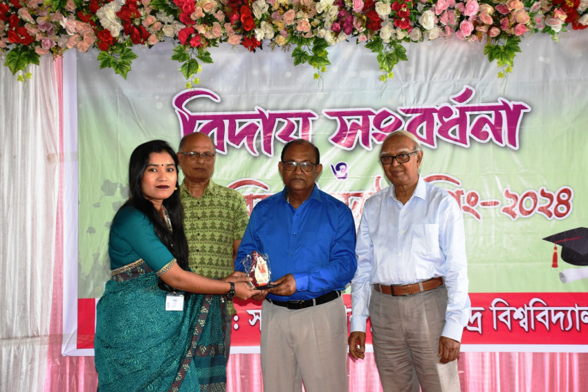 বরেন্দ্র বিশ্ববিদ্যালয়ের সমাজবিজ্ঞান বিভাগের ২১ ও ২২ তম ব্যাচের বিদায় সংবর্ধনা ও পুরস্কার বিতরণী অনুষ্ঠিত
